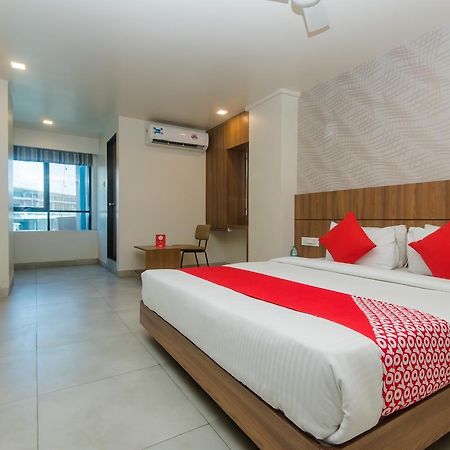 Oyo 13857 Hotel Imperial Umele Dış mekan fotoğraf