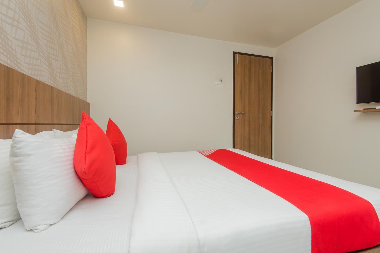 Oyo 13857 Hotel Imperial Umele Dış mekan fotoğraf